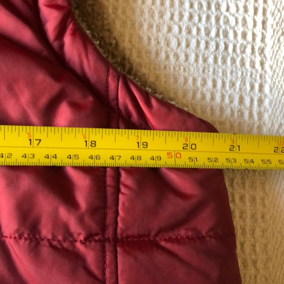 Reversible red/tan vest - Picture 10 of 14